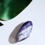 Amethyst. Facial massage and acupressure stone - 3-4cm.